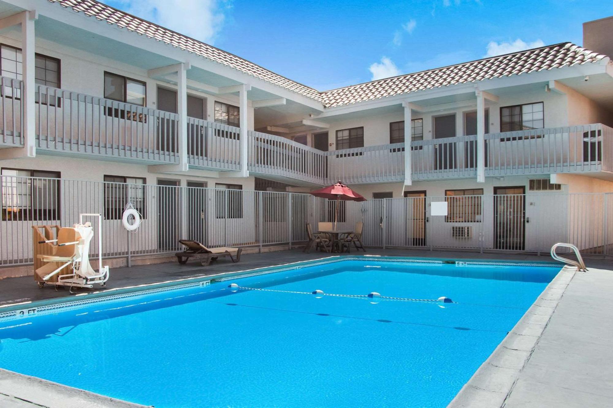 Quality New Mexico Inn 3*